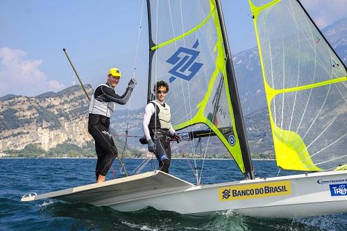 Bicampeão olímpico sofreu com quebras no barco e conseguiu completar apenas um das cinco regatas da 49er neste sábado (14) no Miami Mid Winter, nos Estados Unidos / Foto: Divulgação