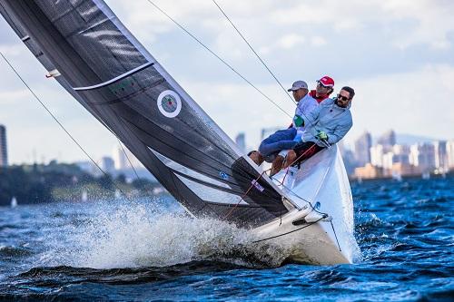 Em regata surpreendente na tarde deste domingo, tripulação do comandante Breno Chvaicer confirmou o favoritismo; Atrevido foi o segundo e Phoenix fechou o pódio / Foto: Marcos Mendez / Divulgação