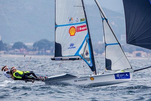 Dupla terminou no Top 3 nas três regatas do dia / Foto: Jesus Renedo / Sailing Energy