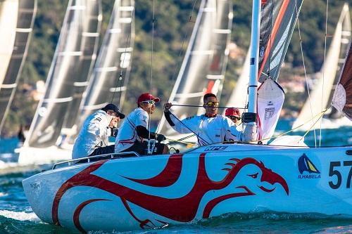 Com três vitórias em oito regatas, tripulação conquista o inédito título nacional em Ilhabela (SP) / Foto: Marcos Mendez/Divulgação