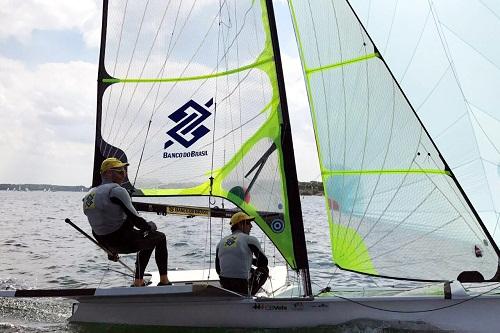 Ao lado do proeiro Gabriel Borges, bicampeão olímpico compete na tradicional regata alemã como parte da adaptação à nova classe, a 49er, na qual busca experiência para disputar os Jogos de Tóquio, em 2020 / Foto: Divulgação