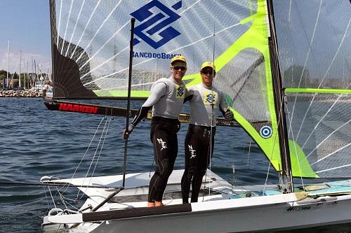 Ao lado do proeiro Gabriel Borges, bicampeão olímpico veleja bem na última regata da flotilha ouro e encerra participação na tradicional competição alemã confiante de estar no caminho certo na nova classe, a 49er / Foto: Divulgação