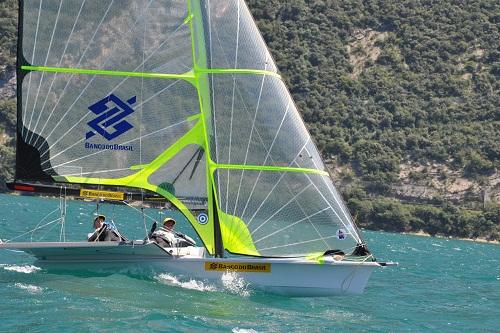 Bicampeão olímpico e o proeiro Gabriel Borges já estão em Kiel, na Alemanha, onde treinam com o novo equipamento em busca de um bom resultado na classe 49er, de 27 de julho a 4 de agosto / Foto: Divulgação