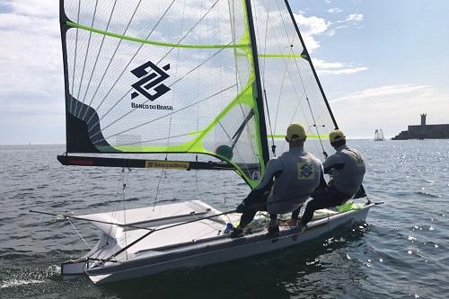 Bicampeão olímpico e o proeiro Gabriel Borges competem na cidade do Porto, em Portugal, em busca de bons resultados e experiência na nova classe / Foto: Divulgação