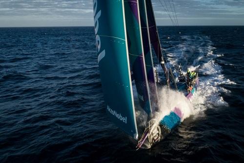 Team AkzoNobel abre pequena vantagem na liderança / Foto: James Blake/Volvo Ocean Race