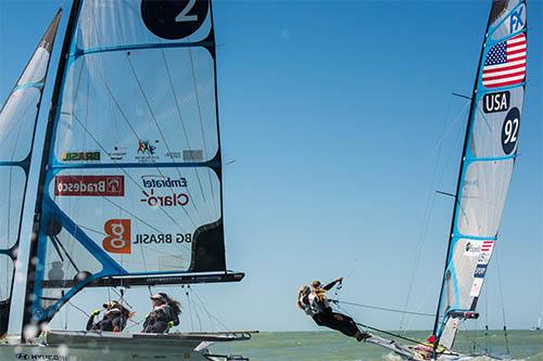 Atuais líderes do ranking mundial da classe, as velejadoras brasileiras ficaram em oitavo lugar na regata da medalha / Foto: Jen Edney/Edney AP/49er Class 