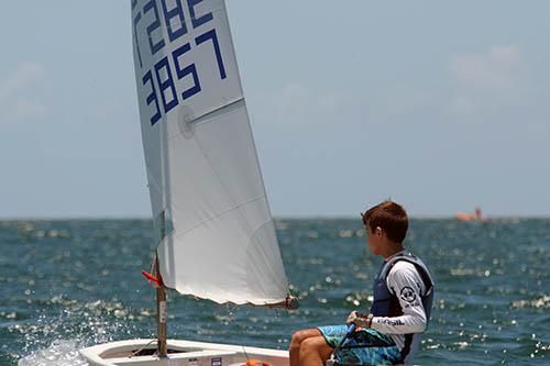  Tiago Montieiro (foto) dominou a competição, encerrada em um domingo perfeito na raia de Jurerê, em Florianópolis / Foto: Sergio Vignes/ICSC