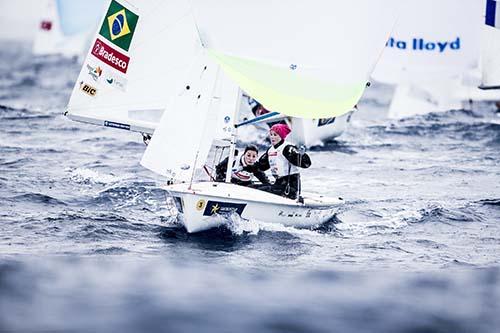 Em Palma de Mallorca, na Espanha, Fernanda Oliveira e Ana Luiza Barbachan, garantiram a prata na classe 470 / Foto: Pedro Martinez/Sailing Energy 