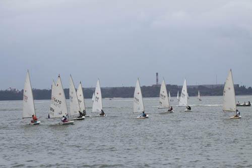 Neste sábado, dia 07 de Maio, o Iate Clube do Espírito Santo, através de sua diretoria de vela, homenageia as mães e realiza uma regata para que ‘elas’ possam ser prestigiadas / Foto: Camilla Baptistin