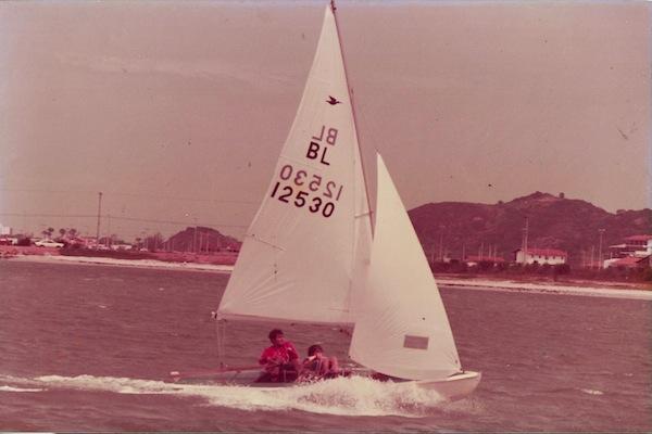 A regata que leva o nome desse grande atleta, Taça Morris Brown, será realizada pelo iate Clube do Espírito Santo, neste domingo, 06, para as classes de snipe e laser. Com largada no píer do Iate, às 12 horas / Foto: Divulgação