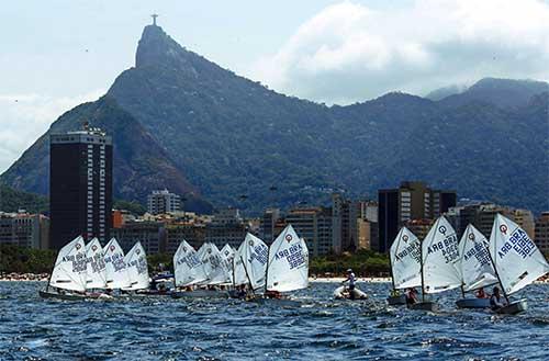 Barcos sob o Cristo Redentor  / Foto: Fred Hoffmann/ICRJ