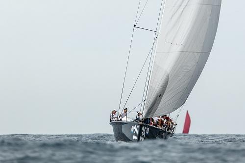 Com catarinenses André Fonseca e José Irineu na tripulação (foto), embarcação foi a primeira a cruzar a linha de chegada na regata de percurso longo na abertura do 28º Circuito Oceânico / Fotos: Gabriel Heusi/Heusi Action