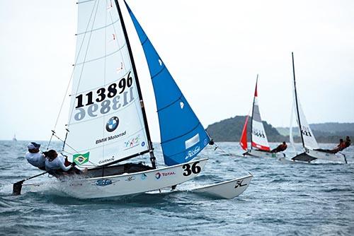 Marcos Ferrari e Carolina Sylvestre: medalha de prata em Fiji / Foto: Bruce Southwick/Zoom Fiji