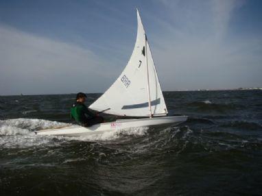 O catarinense Matheus Dellagnelo conquistou a terceira colocação no Campeonato Sul -americano da classe Sunfish, e garantiu uma vaga para o Brasil nos Jogos Pan-americanos Guadalajara / Foto: Divulgação