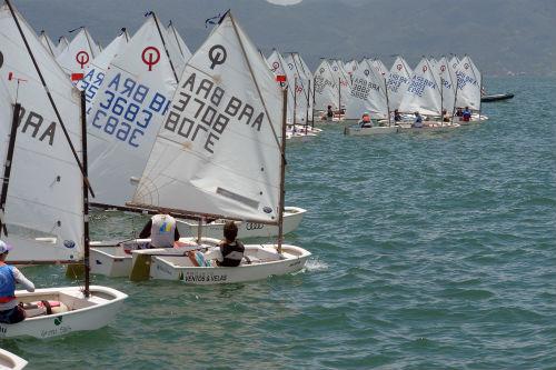  Gabriel Kern, do Clube dos Jangadeiros, tem dia quase perfeito em Jurerê despontando na liderança da competição / Foto: Sergio Vignes/ICSC