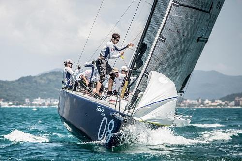 Competição de vela oceânica será realizada na raia de Jurerê durante os próximos quatro dias. Jorge Zarif, Xandi Paradeda e André Fonseca são algumas das estrelas do evento / Fotos: Gabriel Heusi/Heusi Action