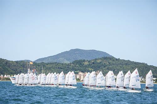 Competição será realizada em Jurerê, na Sede Oceânica do Iate Clube de Santa Catarina, entre os dias 8 e 17 de janeiro com presença de mais de 200 velejadores de todo país / Foto: Gabriel Heusi/ICSC