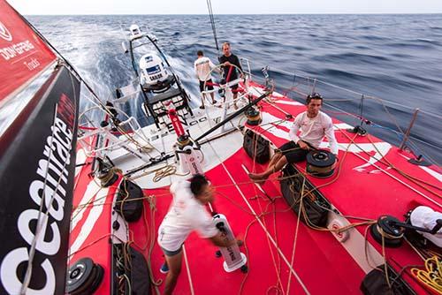 Todos tentam, mas a liderança do Dongfeng segue intacta na terceira etapa da Volvo Ocean Race  / Foto: Sam Greenfield/Dongfeng Race Team/Volvo Ocean Race