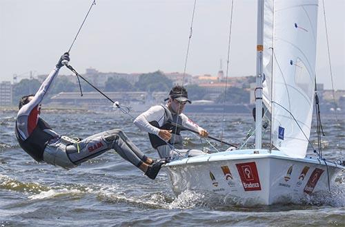 Dupla conquistou a classificação neste sábado, na Copa Brasil de Vela, na Baía de Guanabara. Ambos vão disputar os Jogos pela primeira vez / Foto: Fred Hoffmann/CBVela