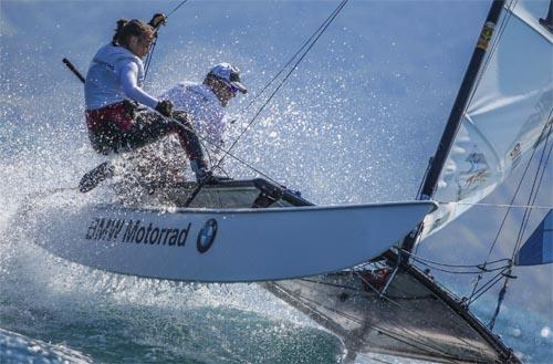 Dupla da BMW Motorrad a caminho do Mundial de Hobie Cat  / Foto: Marcos Mendez/Sail Station