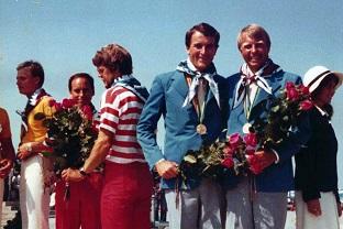 Alex Welter (à esquerda) e Lars Bjorkstrom, com as medalhas de ouro nos Jogos Olímpicos de Moscou 1980. Foto: Alex Welter/arquivo pessoal