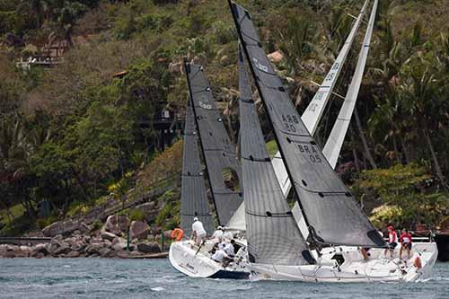 Fram entre Caballo Loco e Porsche / Foto: Marcos Méndez/SailStation