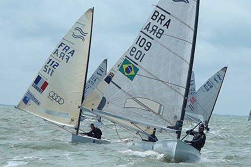 Jorge Zarif ficou em segundo lugar na categoria junior / Foto: Finn Class