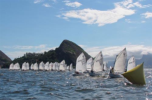 Largada de regata de Optimist / Foto: Fred Hoffmann