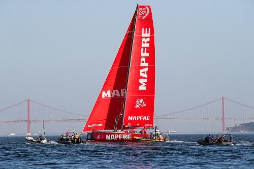 Time da brasileira Martine Grael é ultrapassado na última noite e perde o terceiro lugar para o chinês Dongfeng Race Team / Foto: Jesus Renedo/Volvo Ocean 