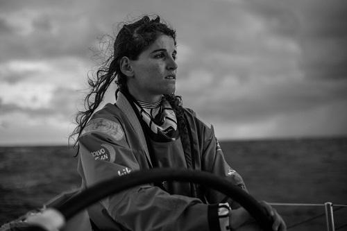 As sete equipes que disputam a perna entre Lisboa e a Cidade do Cabo são empurradas rumo à Africa do Sul com ventos superiores a 30 nós desde a saída da capital portuguesa / Foto: James Blake/Volvo Ocean Race