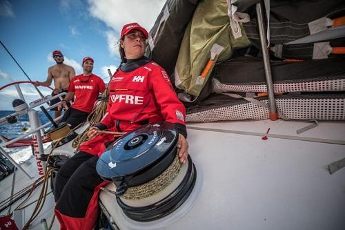 Chegada à calmaria dos trópicos deixou competição aberta entre cinco barcos. Brasileira passará pela primeira vez pela Linha do Equador / Foto: Ugo Fonolla/Volvo Ocean Race