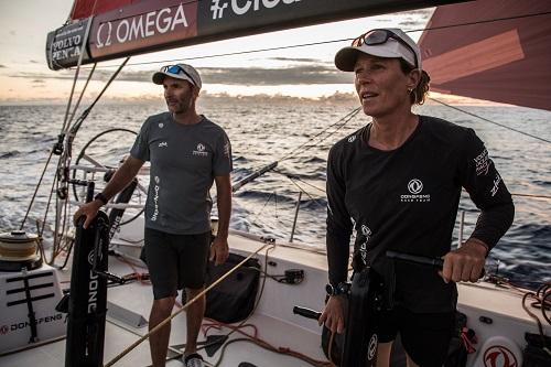 Vestas 11th Hour Racing, Dongfeng Race Team e team AkzoNobel deixam zona de calmaria quase iguais no caminho a Hong Kong / Foto: Martin Keruzore/Volvo Ocean Race