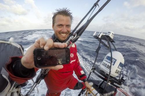 Atletas podem agora atualizar seus próprios canais nas mídias sociais por meio do ''comunicador da tripulação" / Foto: Sam Greenfield/Dongfeng Race Team/Volvo Ocean Race