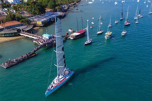 Desfile dos barcos inscritos na Semana de Vela, na manhã do sábado (21)  / Foto: Marco Yamin / Sectur Ilhabela