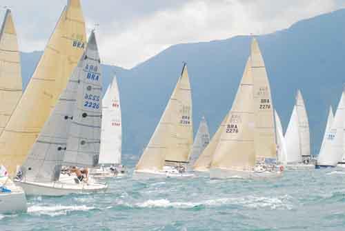 Largada da Copa Mitsubishi Motors em Ilhabela. Regata com bons ventos / Foto: Aline Bassi / Balaio