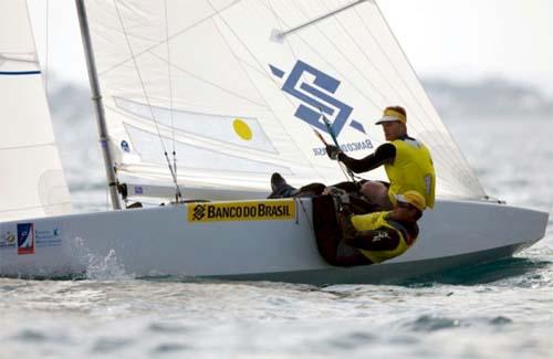 Robert Scheidt e Bruno Prada encerraram participação na Olympic Garda-Eurolimp 2011, em Riva del Garda, na Itália, com o terceiro lugar / Foto:  Guillaume Durand/ DDPI/ FFV 