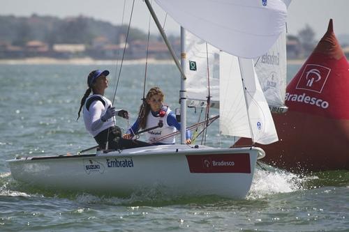 Martine Grael e Isabel Swan seguem na oitava colocação / Foto: Márcio Rodrigues / Mpix 