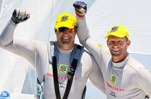 Robert e Bruno comemoram a vitória e a classificação para Londres 2012 / Foto: Fred Hoffmann 