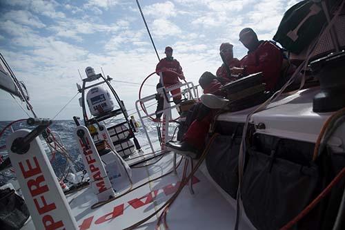  O Mapfre, barco espanhol com o brasileiro André 'Bochecha' Fonseca, lidera provisoriamente a segunda etapa / Foto: Francisco Vignale/MAPFRE/Volvo Ocean Race