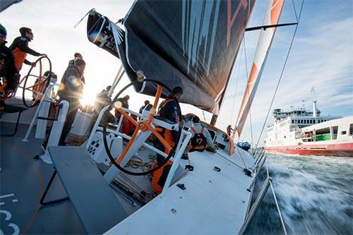 O sonho dos velejadores norte-americanos Mark Towill e Charlie Enright começa, aos poucos, a se tornar realidade / Foto: Sam Greenfield/Volvo Ocean Race