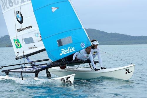 Marcos Ferrari e Caroline Sylvestre: perto do título em Fiji / Foto: Bruce Southwick/Zoom Fiji