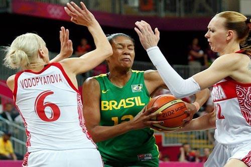 Equipe feminina de basquete luta até o fim, mas perde para a Rússia por 69 a 59/ Foto: Washington Alves/AGIF/COB