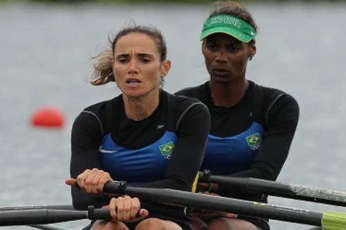 Dupla formada pelas remadoras Fabiana Beltrame e Luana Bartholo vence a final C/ Foto: Daniel Ramalho/AGIF/COB