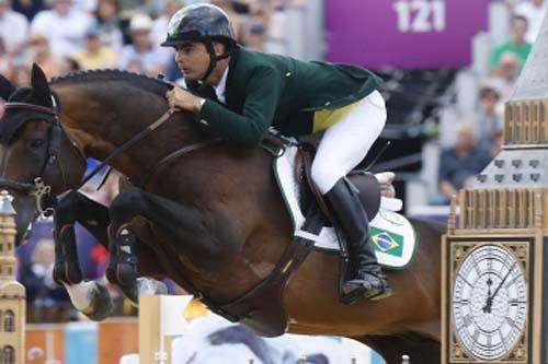 Doda e Rodrigo Pessoa passam para a última volta da final do hipismo saltos/ Foto: Washington Alves/AGIF/COB