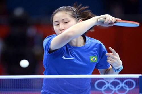 Caroline Kumahara e Ligia Silva vencem seus jogos de estreia por 4 sets a 0/ Foto: Divulgação