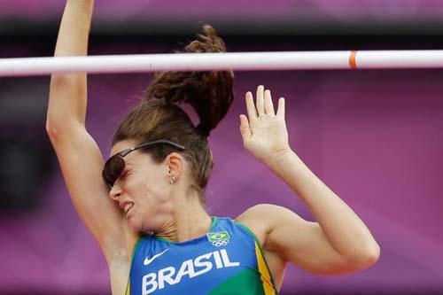 Atleta brasileira do salto com vara marca 4m50 e termina etapa de classificação em 14º lugar/ Foto:Alaor Filho/AGIF/COB