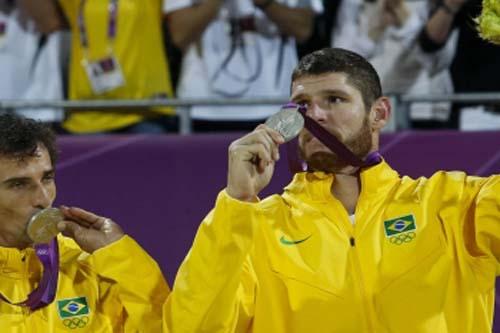 Em partida emocionante, Alison e Emanuel perdem para alemães Brink e Reckermann/ Foto: Washington Alves/AGIF/COB