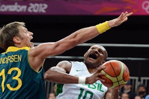 Para o técnico Ruben Magnano, time brasileiro dificultou o jogo no final porque não soube segurar os nervos dentro de quadra/ Foto: Divulgação