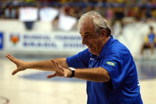 Barbosa, técnico da seleção feminina de basquete, disse estar espantado com boicote / Foto: Divulgação / CBB