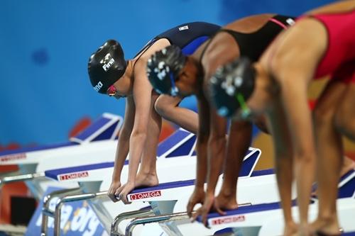 Pequena nadadora chamou muito a atenção em Kazan / Foto: Getty Images